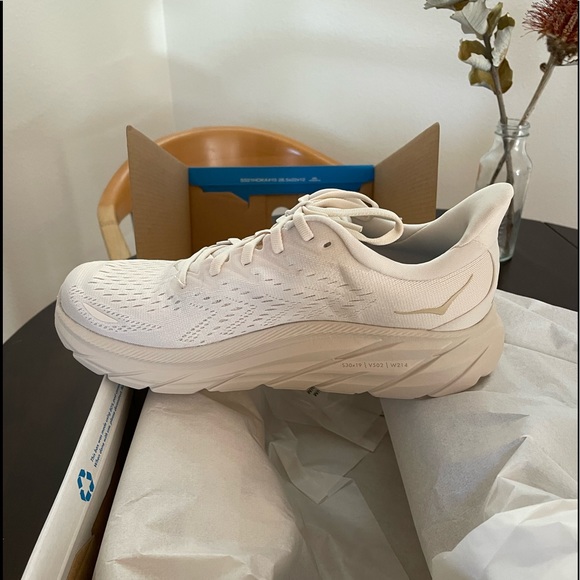hoka clifton 8 eggnog size 9